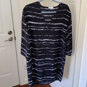Vince Tunic Silk Black Dress with black/white pattern. Size M.